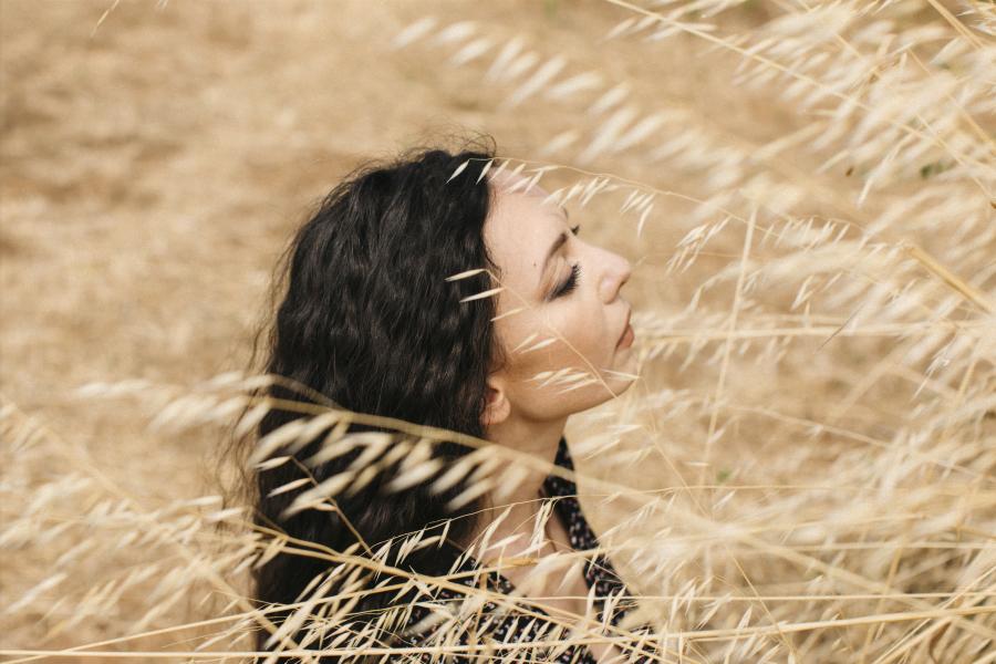 Alessia Tondo in a cornfield, with her eyes closed