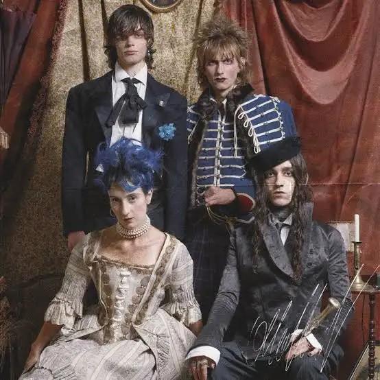 Oh Non dressed in Napoleon style clothing