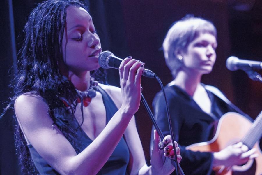 Sei Selina at Sala Apolo